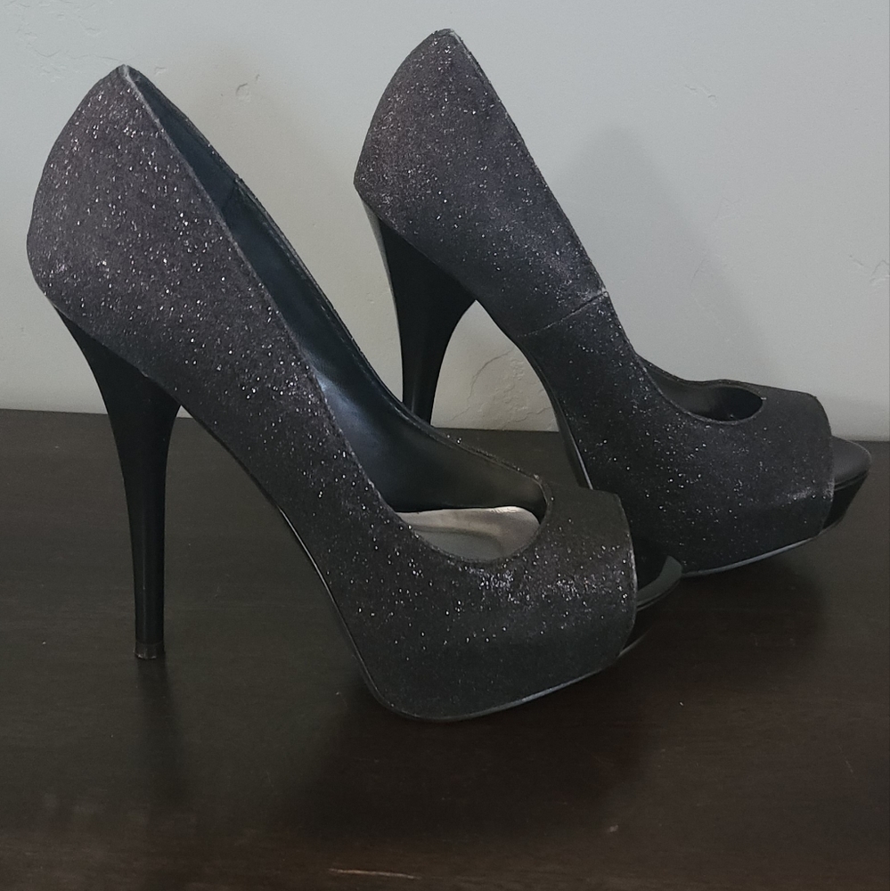 D women's heels